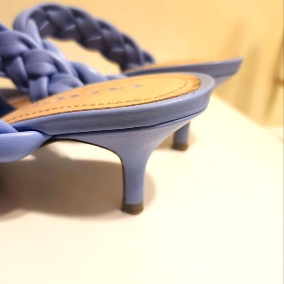 Coach "Mollie" Periwinkle Blue Leather Kitten Heel Sandals sz.6.5 $235 w/Dustbag - Picture 7 of 10